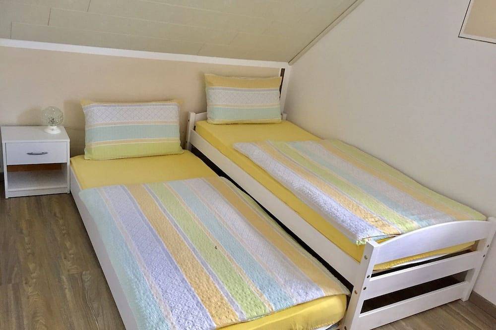 Ganze Wohnung, Liebevoll eingerichtete Ferienwohnung für bis zu 4 Personen (65qm) mit Balkon/Terrasse und separater Küche in Windelsbach, Romantische Straße
