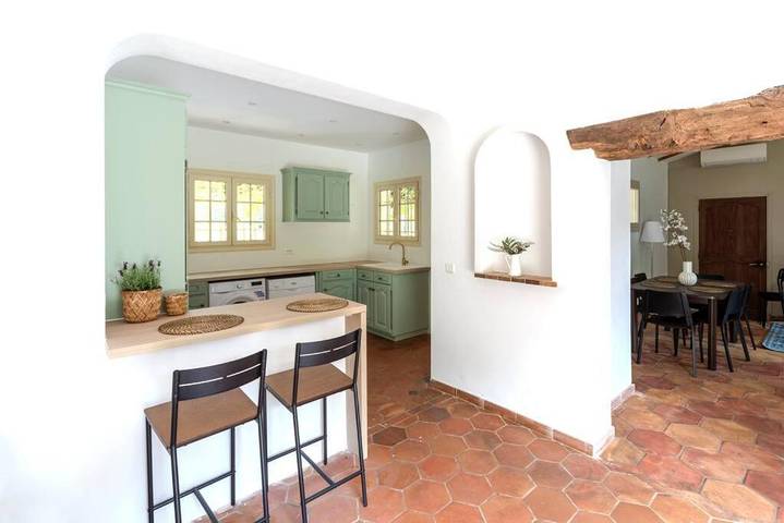 Villa pour 15 personnes, avec vue et terrasse ainsi que jardin et piscine à Roquefort-les-Pins - 2