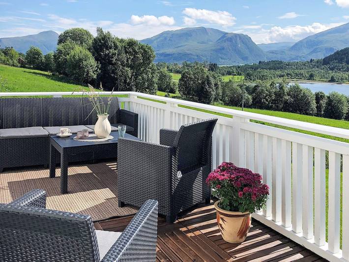 Ferienhaus für 6 Personen, mit Terrasse und Garten, kinderfreundlich in Nördliches Fjordnorwegen