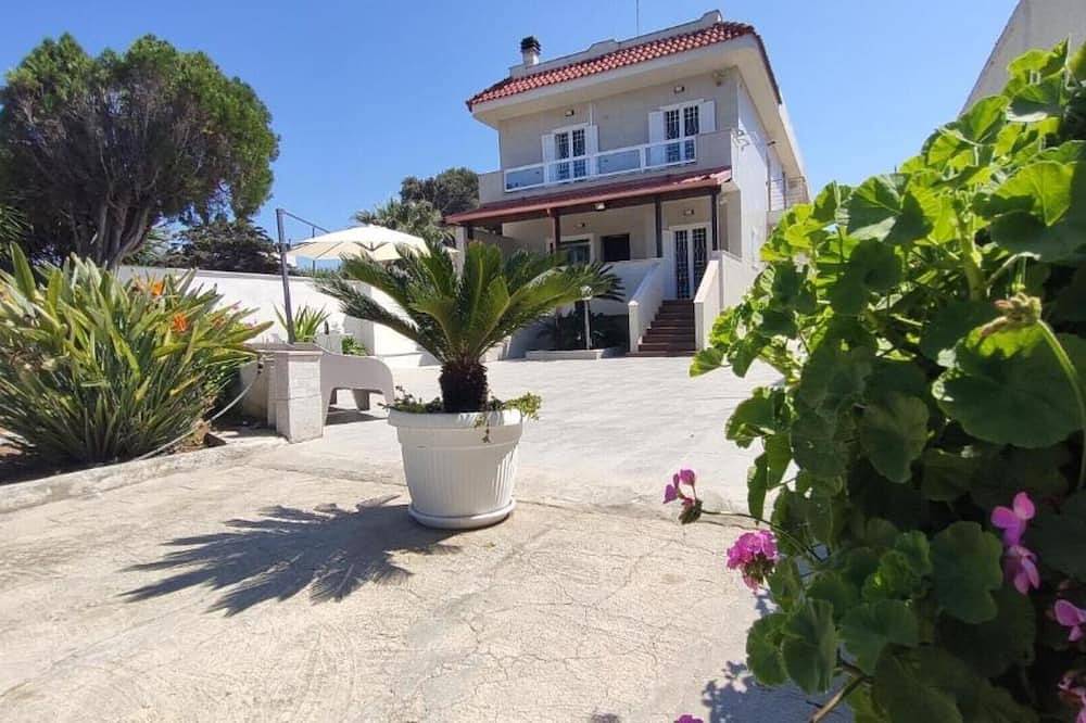 Appartement entier, Maison en bord de mer avec cuisine entièrement équipée, Wi-Fi et parking gratuit in Palese, Bari