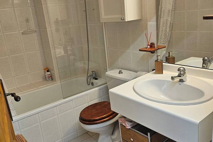 Gîte pour 3 personnes, avec piscine ainsi que sauna et jardin à Enveitg - 4