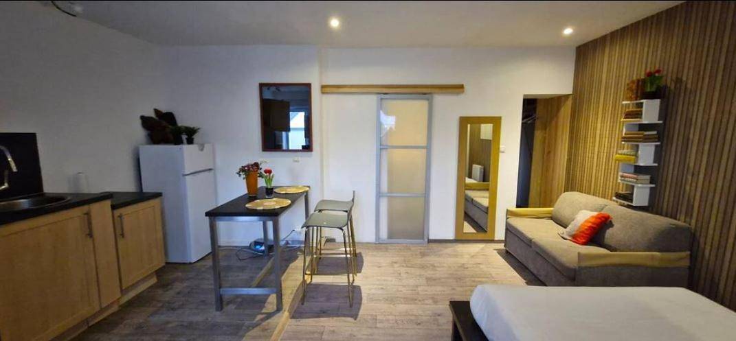 Appartement entier, Two-Bedroom Apartment in Noyal-Châtillon-sur-Seiche, Région de Rennes