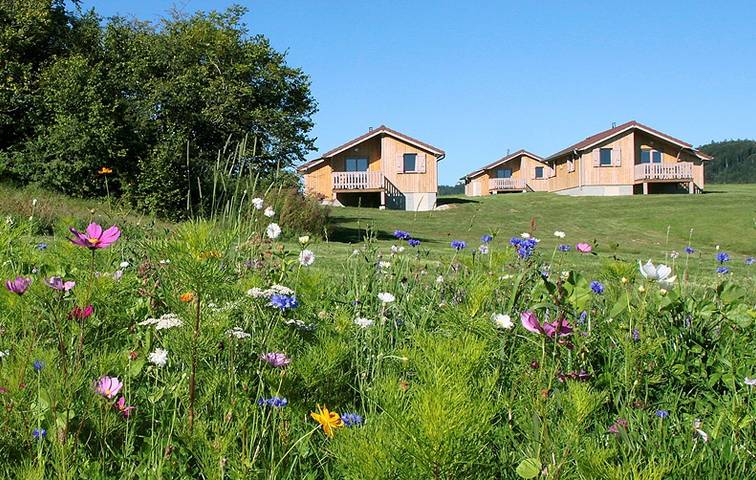 Gîte pour 4 personnes, avec Jardin ainsi que Piscine et Vue