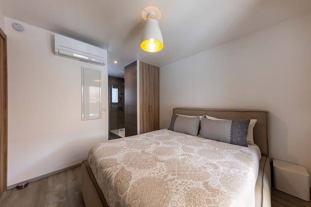 Entire apartment, Luxury apartment, private spa & heated pool in Roquefort-les-Pins, Cannes region