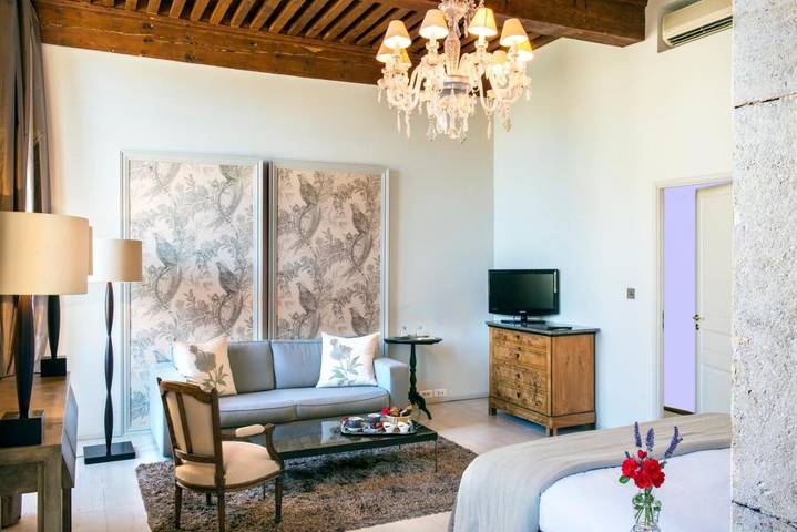 Hôtel pour 2 personnes, avec sauna et jardin ainsi que jacuzzi et piscine, animaux acceptés à Uchaux - 2