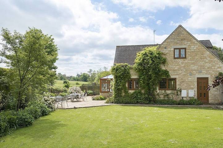 Cottage for 10 people, with garden in Winchcombe