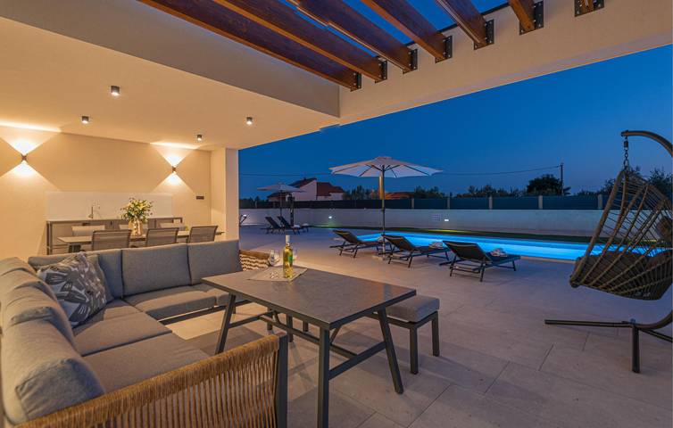Charmantes Apartment mit einem Schlafzimmer und Pool in der Nähe des Flusses Krka und des Visovačko-Sees in Dalmatinisches Zagora