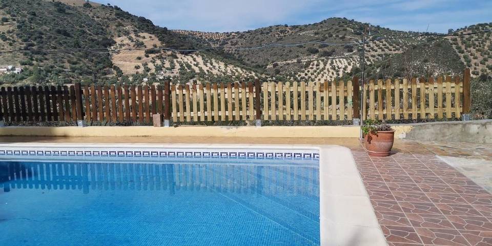 Casa rural para 12 personas, con vistas al lago y vistas además de piscina y jardín, Familias con niños en Iznájar - 4