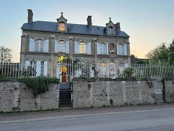Chambre d’hôte pour 10 personnes, avec piscine ainsi que jardin et jacuzzi à Oneux