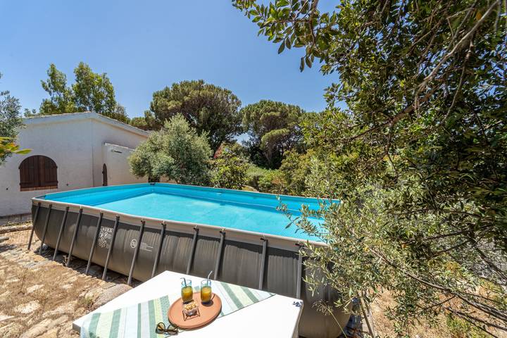 Villa 'Viola' mit Meerblick, Pool, Garten, Terrasse und Wlan in Torre delle Stelle, Maracalagonis