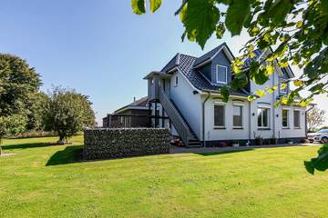 Ferienwohnung für 5 Personen, mit Seeblick und Garten in Marne-Nordsee