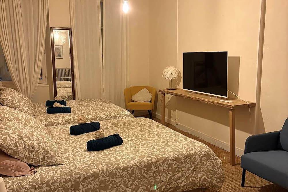 Entire apartment, The Family Room in Aubusson, Aubusson region