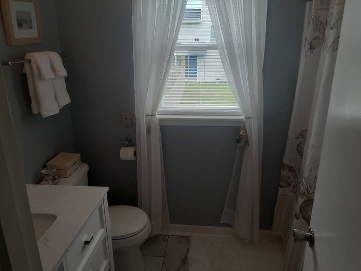 Vacation rental for 9 people, with yard in North Topsail Beach