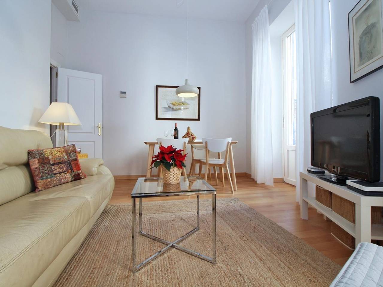 Entire apartment, Spacious Apartment in Malaga Historical Center - Walk Everywhere! in Malaga Centro Historico, Malaga