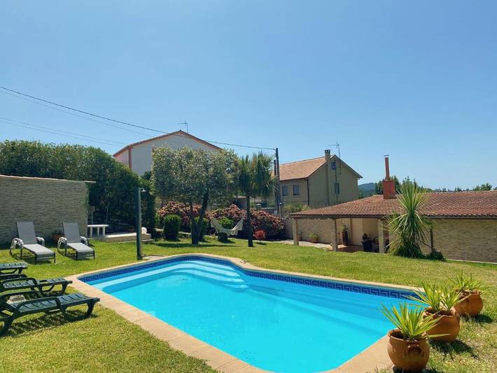 Apartamento para 5 personas, con Terraza y Jardín además de Piscina y Vistas en Villagarcía de Arosa