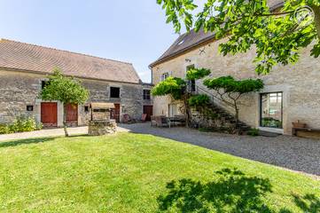 Gîte pour 4 personnes, avec terrasse ainsi que jardin et piscine à Chaudenay