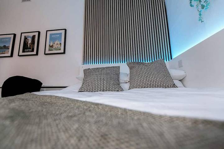 Entire apartment, Smart Studio With Parking | Near Uni, Hosp, Town in Exeter, Devon