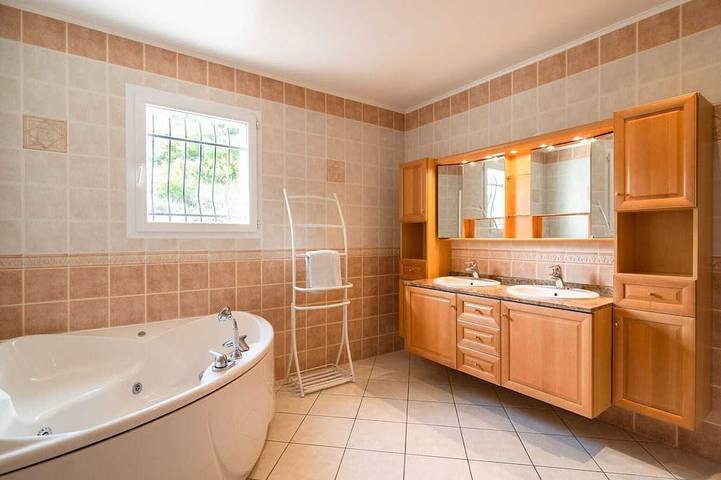 Rückzugsort am Hang in Roquebrun in Roquebrun, Béziers und Umgebung