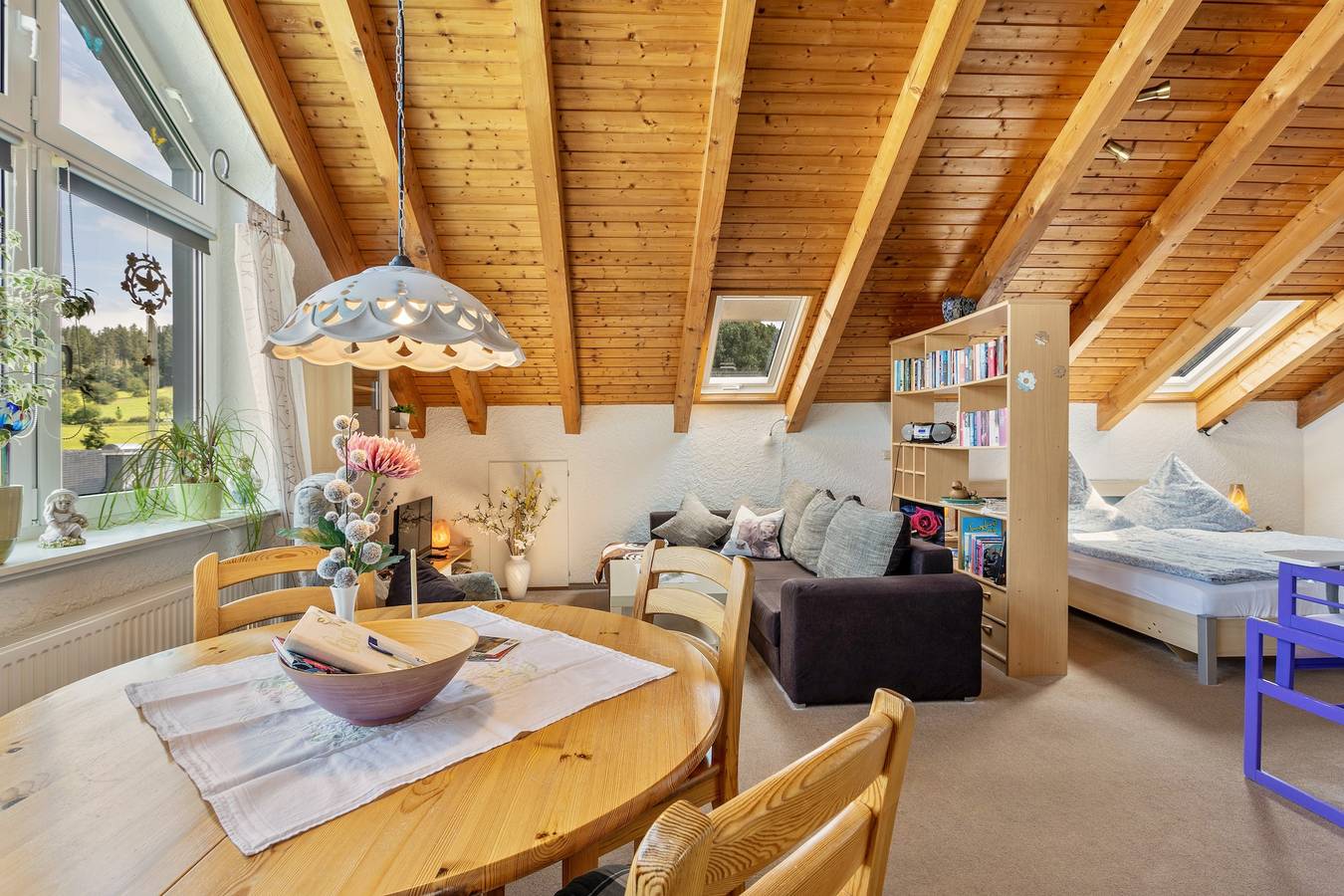 Ganze Wohnung, "Ferienwohnung Ausblick" mit Bergblick, Sitzecke im Garten und Wlan in Usseln, Willingen