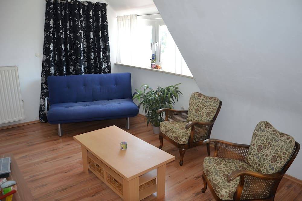 Ganze Wohnung, Ferienwohnung ~90 m² im 1. und 2. Stock im schönen Maintal, großer Garten in Karlstadt, Maindreieck