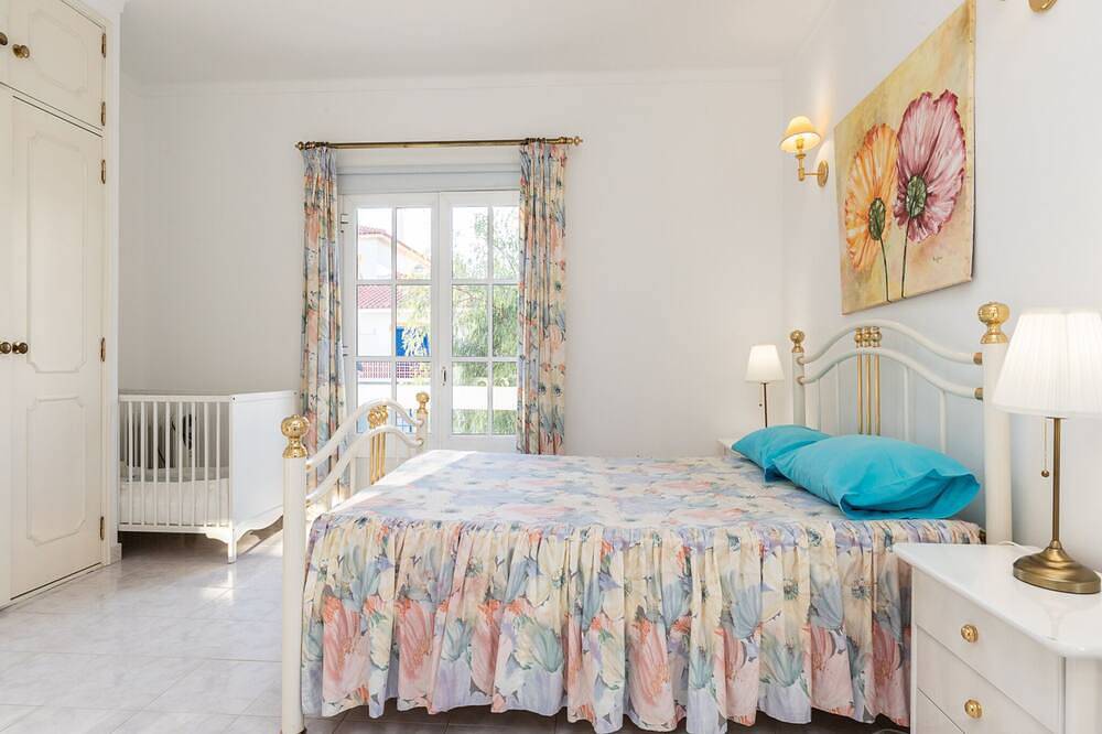 Branle Villa, Wifi, cerca de la playa in Praia da Lota, Manta Rota