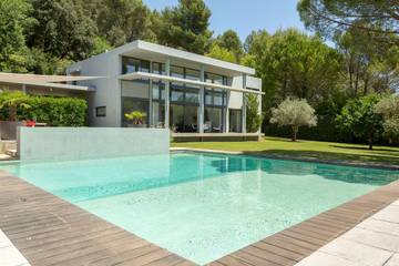 Location de vacances pour 8 personnes, avec jardin et terrasse à Cadenet