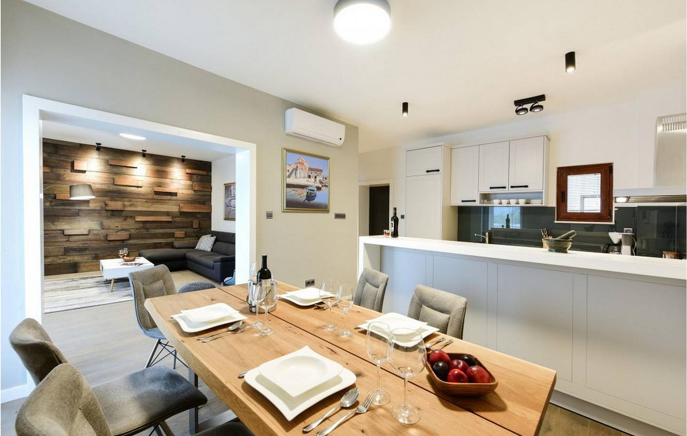 Ferienhaus für 10 Personen mit Terrasse in Poličnik, Zadar