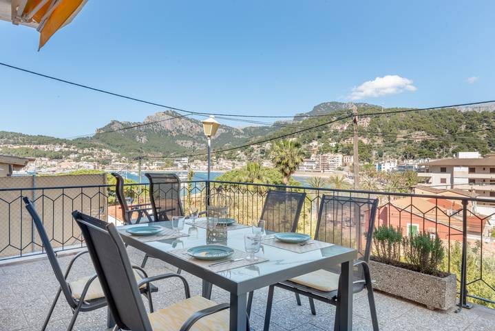 Apartamento entero, Precioso apartamento frente al mar con Wi-Fi y aire acondicionado in Puerto de Sóller, Sóller