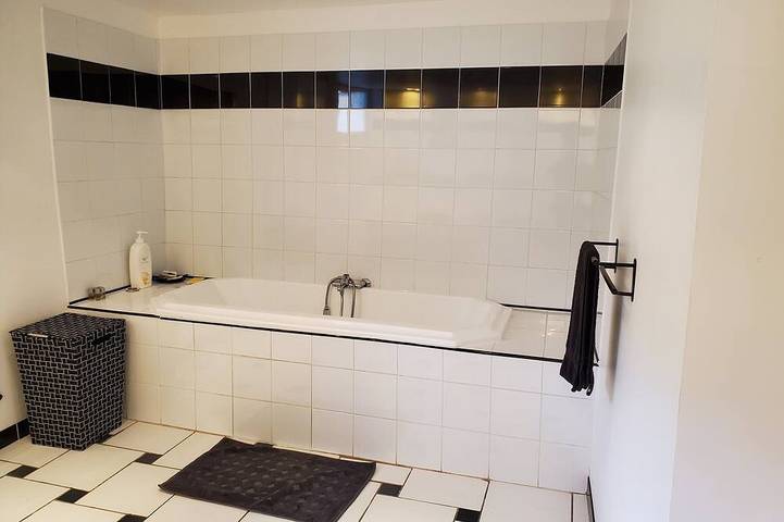 Location de vacances pour 5 personnes, avec piscine ainsi que jardin et terrasse, animaux acceptés à Chirassimont - 4