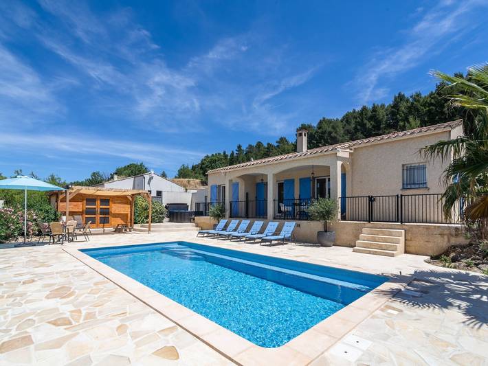 Location de vacances pour 6 personnes, avec terrasse et piscine, adapté aux familles à Félines-Minervois