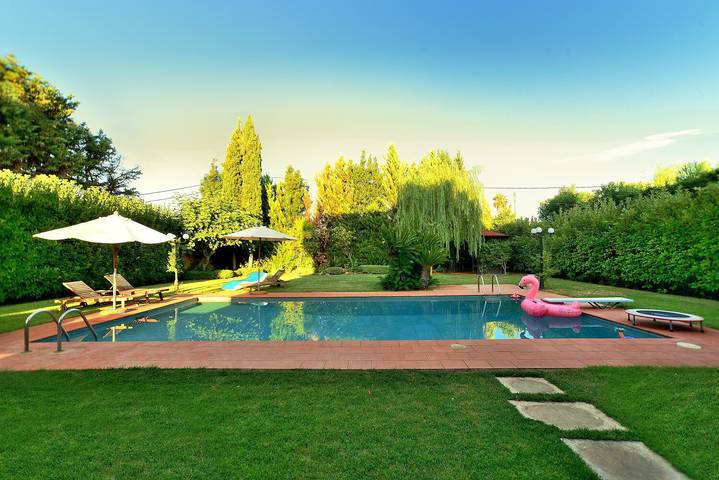 Ganze Wohnung, Ferienwohnung 'Pool Villa Desmira' mit Meerblick, Wi-Fi und Klimaanlage in Regionalbezirk Ostattika