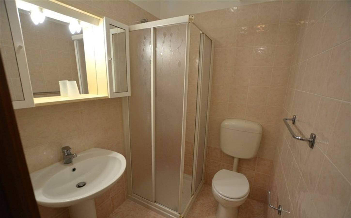 Apartamento entero, Acogedor apartamento con terraza y acceso a la piscina in Ribera de Lignano, Lignano Sabbiadoro