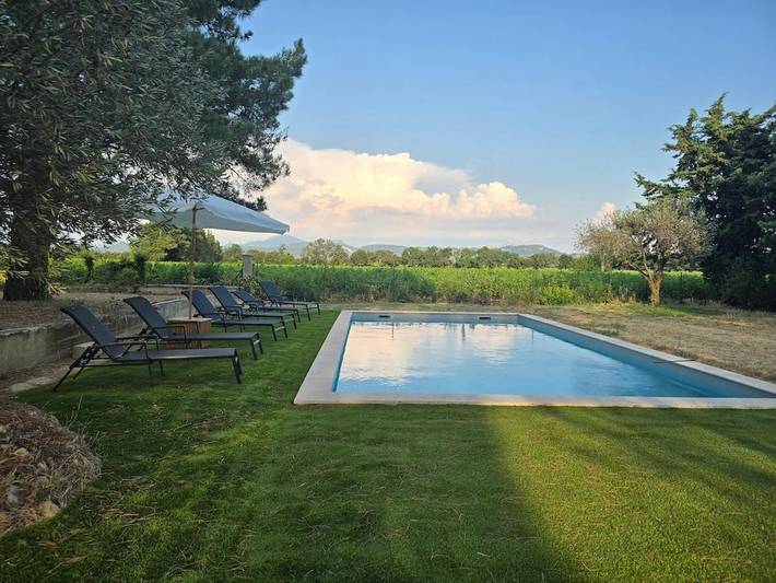 Location de vacances pour 10 personnes, avec vue et jardin ainsi que piscine et terrasse, animaux acceptés à Travaillan - 3