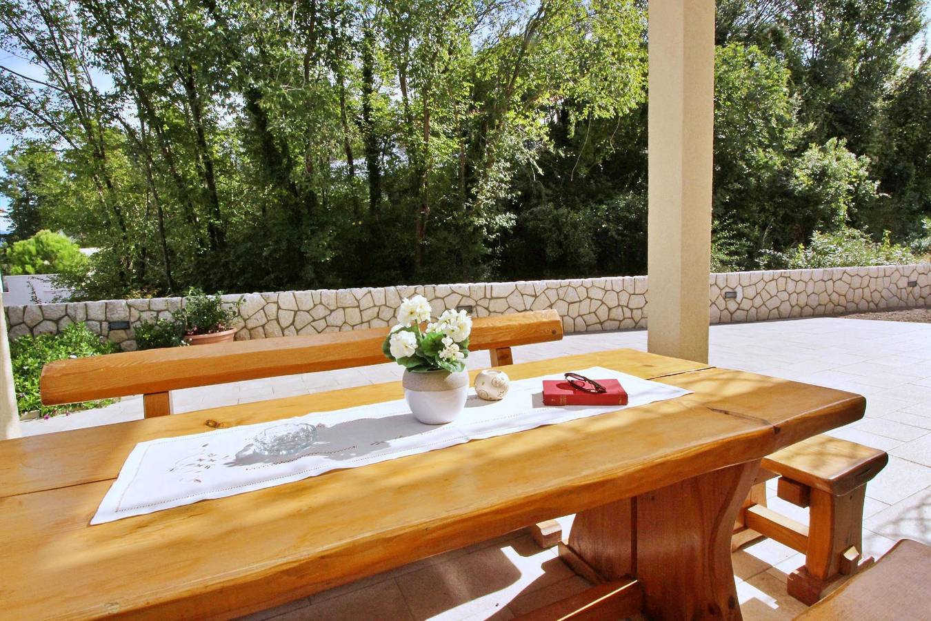 Ganze Ferienwohnung, Apartment Ivanka-200m vom Meer, mit Terrasse in Soline, Krk
