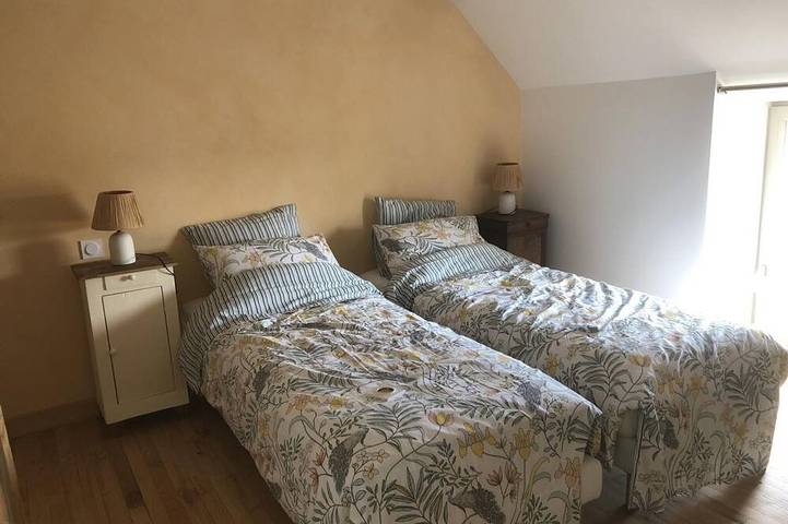 Gîte pour 6 personnes, avec jardin à Avon-les-Roches - 4