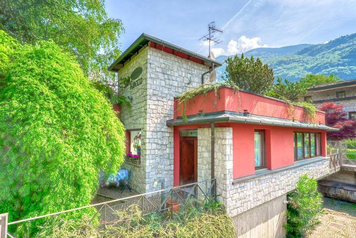 Location de vacances pour 4 personnes, avec Terrasse ainsi que Jardin et Vue à Capo di Ponte