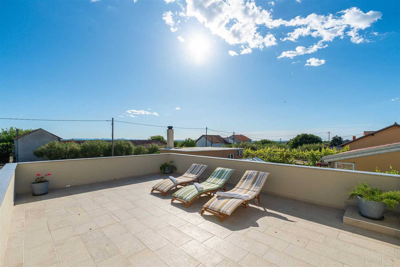 Ganze Wohnung, Ema's Olive Garden Apt 1 - Nur für Familien 4+2 in Poličnik, Zadar