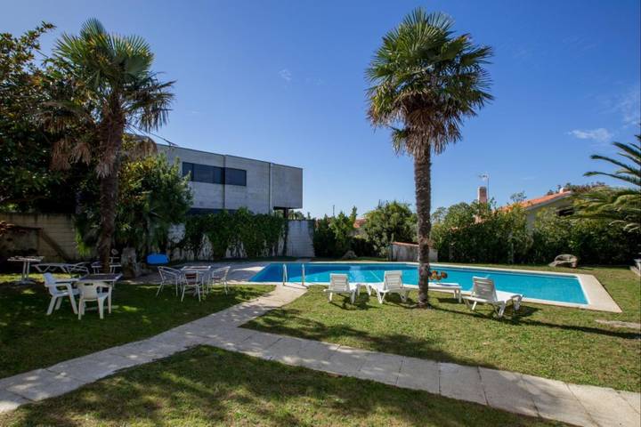 Location de vacances pour 8 personnes, avec jardin ainsi que piscine et balcon, animaux acceptés à Sanxenxo - 4