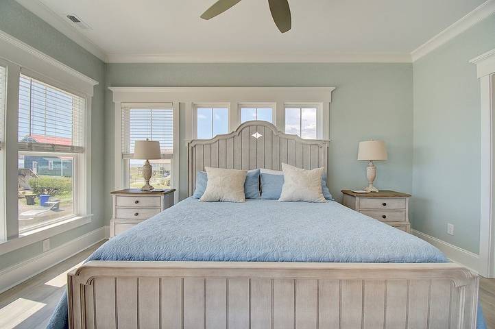 Vacation rental for 18 people, with pool and terrace in Oak Island (NC)