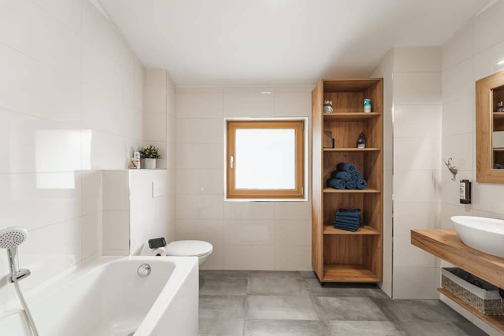 Chalet Kuhglockerl: Platz für 6+2 mit Sommerpool, Whirlpool und Sauna in Inzell, Bayerische Alpen