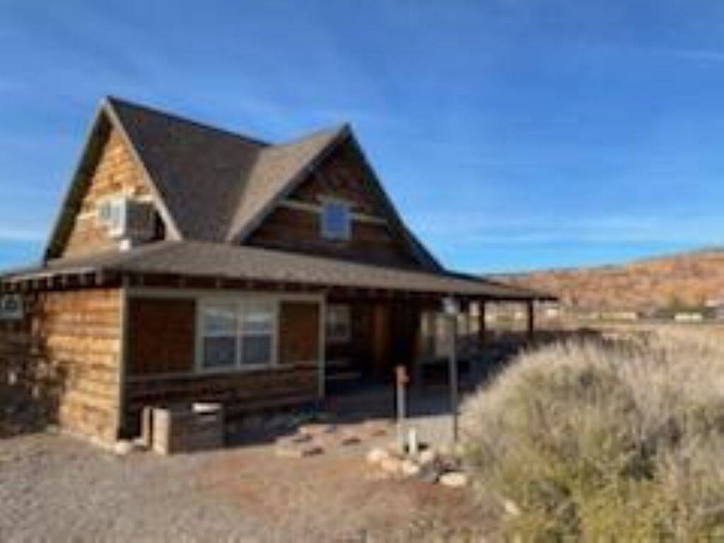 Log Cabin for 12 Guests in Spanish Valley, Arches National Park