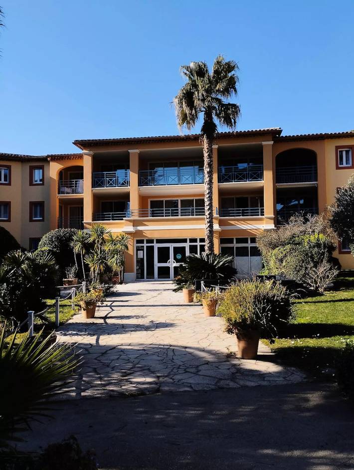 Ferienwohnung für 6 Personen, mit Garten und Ausblick sowie Pool in Giens - 4