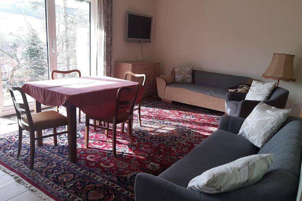 Ganze Wohnung, \"Haus am Südhang\" - Ferienhaus, 1 Schlafzimmer, 1 Schlafboden in Bad Gottleuba-Berggießhübel, Elbsandsteingebirge