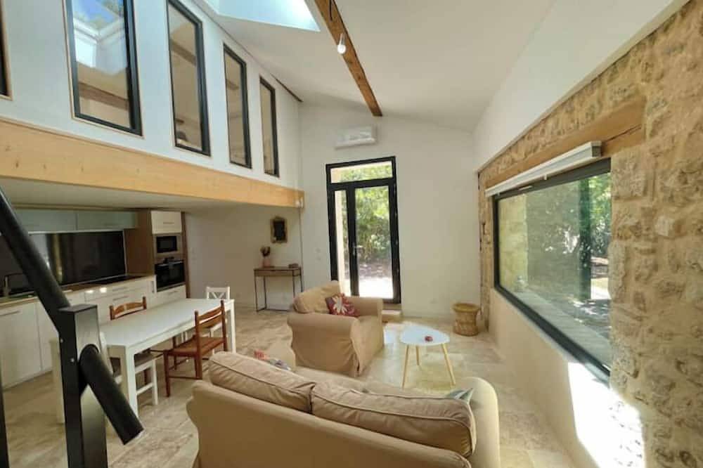 Renovated barn, private garden and shared pool. in Poussan, Mittelmeerküste (Frankreich)