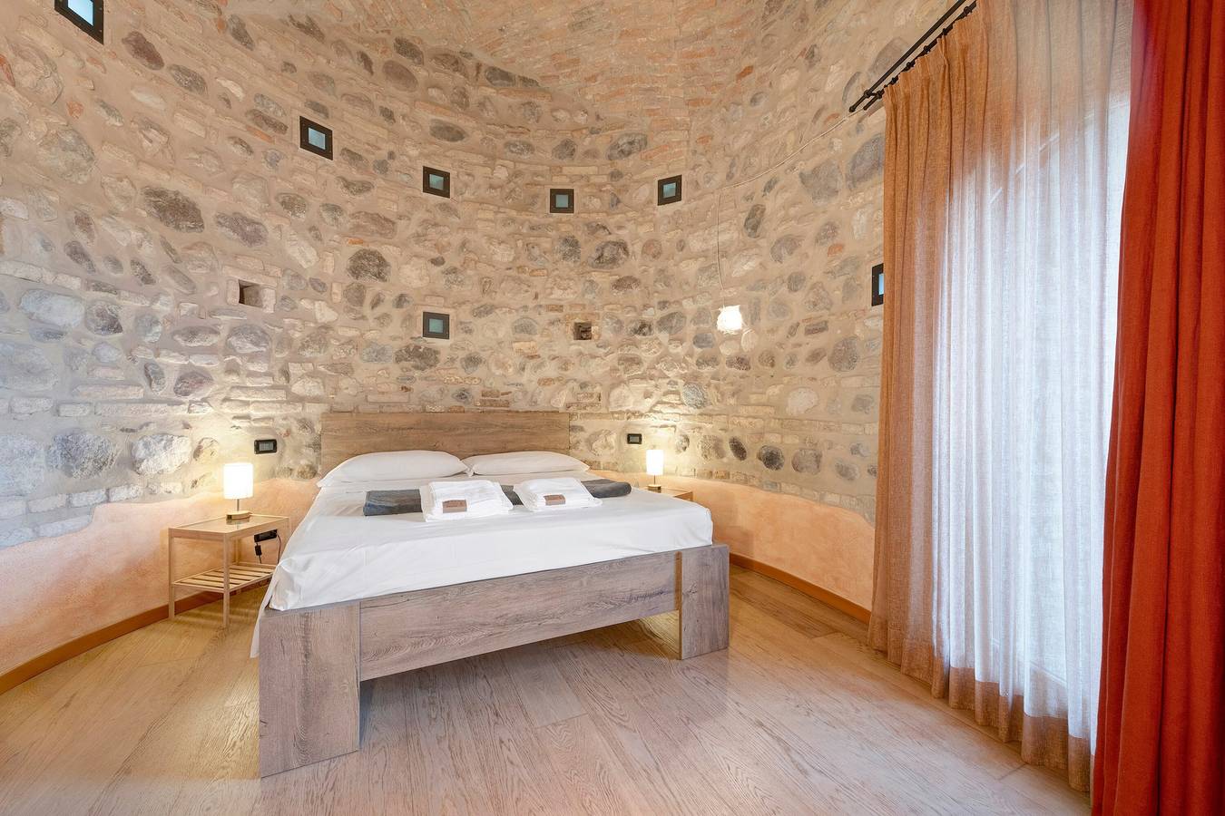 Ganze Wohnung, Ferienwohnung 'Casa Dolce Casa Al Castello' mit Seeblick, Wlan und Klimaanlage in Pozzolengo, Gardasee