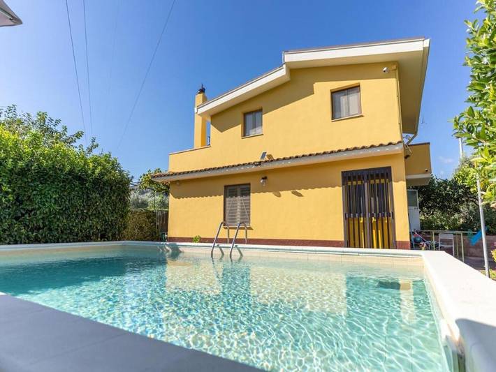 Location de vacances pour 4 personnes, avec Balcon ainsi que Terrasse et Piscine à Francavilla di Sicilia