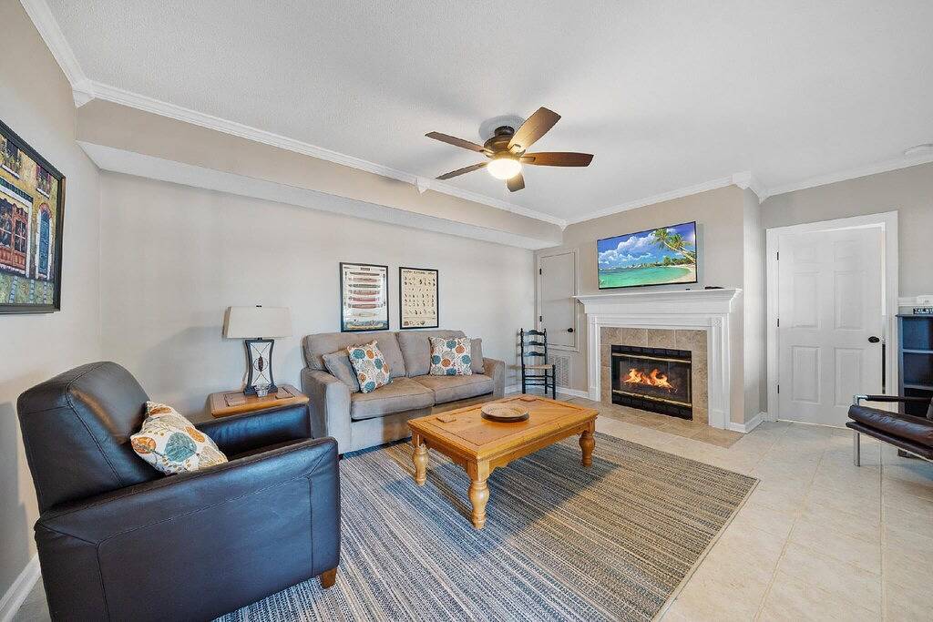 Relaxing Waterfront w/ Dock, Easy Drive, On the Lake in Lake Oconee