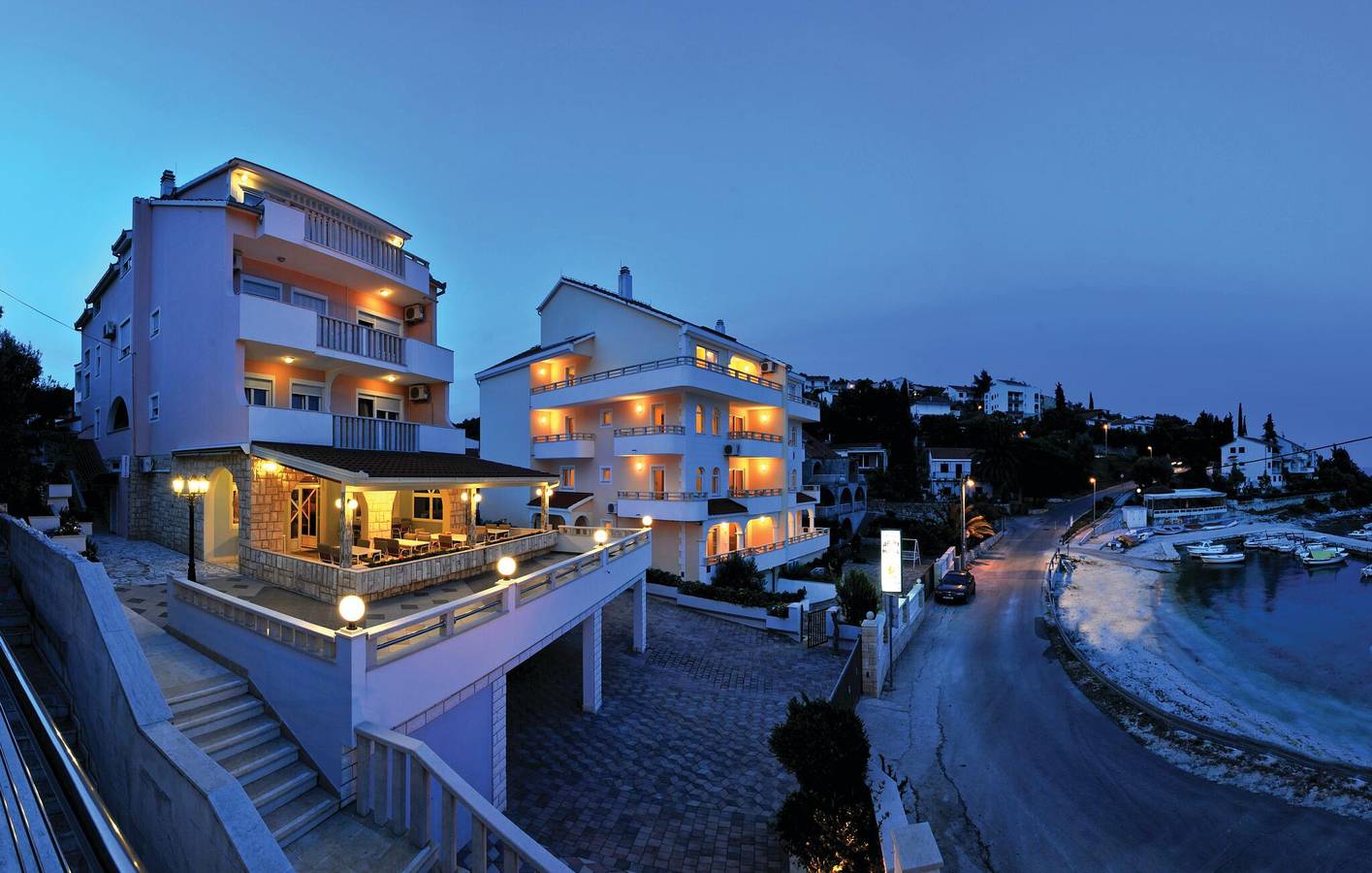 Geheel vakantieappartement, Toevluchtsoord aan zee: gezellig appartement met terras en wifi, op 600 meter van het strand van Uvala Bočići in Okrug Gornji, Čiovo