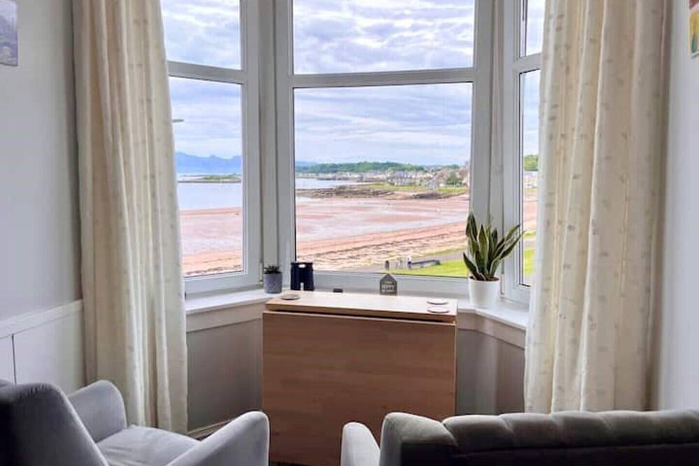 Geheel appartement, The Lookout, seafront, beachfront, stunning views in Millport, Firth Of Clyde