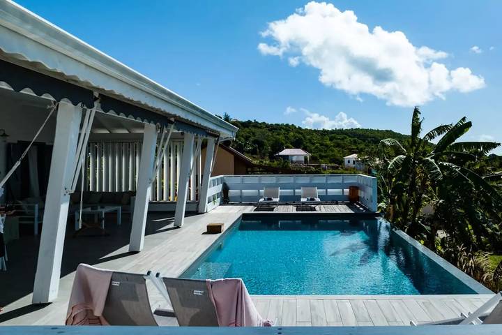 Location de vacances pour 9 personnes, avec vue ainsi que jardin et piscine à Grand-Bourg - 3